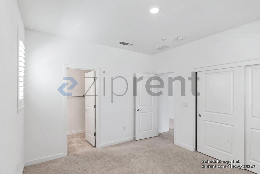 Building Photo - Unit