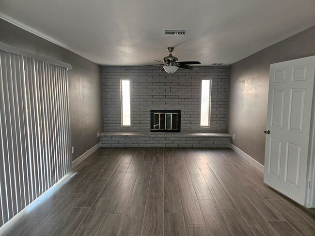 Building Photo - Stunning 4bd 2bth house in Tempe with pool