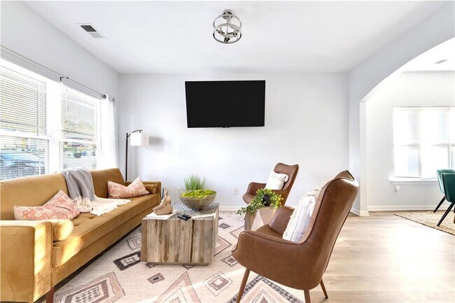 Building Photo - 56 Holly Rd NW