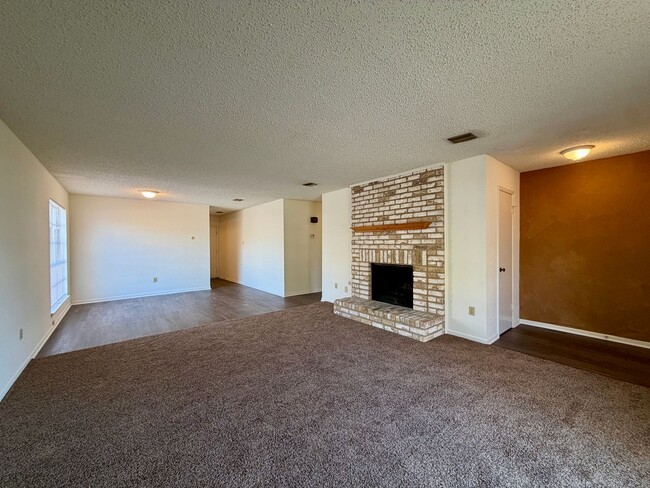 Building Photo - Duplex