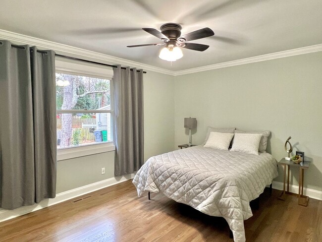 Building Photo - Crafstman-style 4 Bedroom renovated home for lease in Selwyn Park/Madison Park area of Charlotte ...