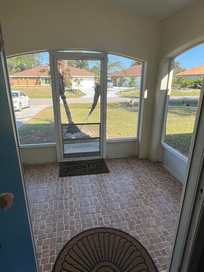 Building Photo - 3/2/2 with lanai in PC