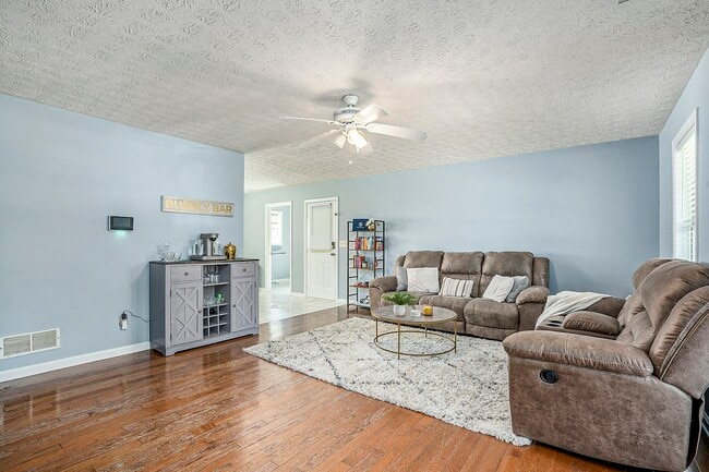 Building Photo - 110 Cactus Ln