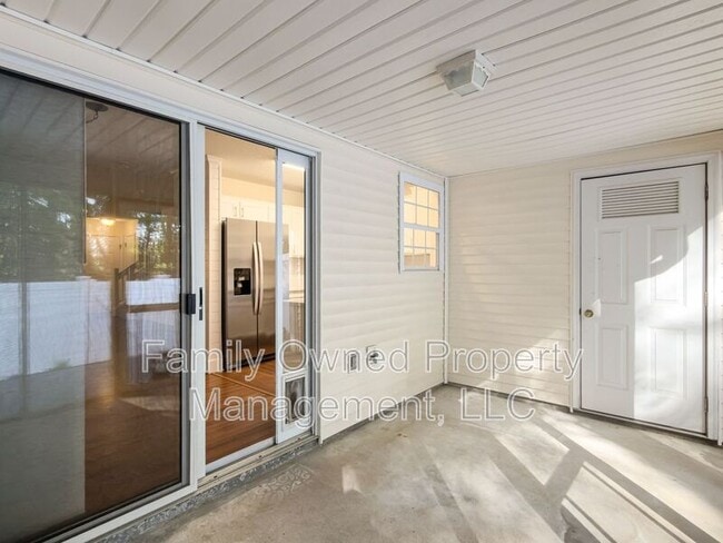 Building Photo - 502 Tree Branch Cir