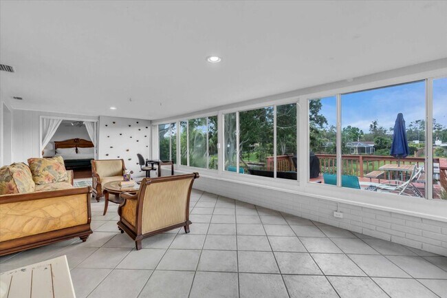 Building Photo - 2732 Valencia Dr