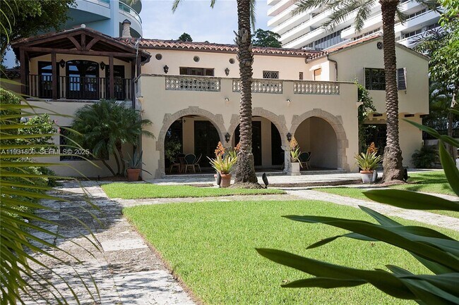 Building Photo - 1643 Brickell Ave