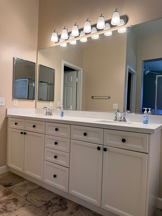Building Photo - Beautiful 4-Bedroom Single-Story Home for Rent in Murrieta