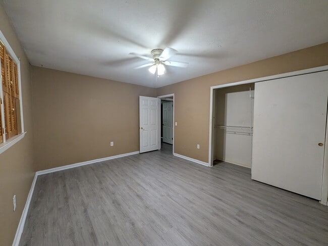 Building Photo - 701 Waters Dr