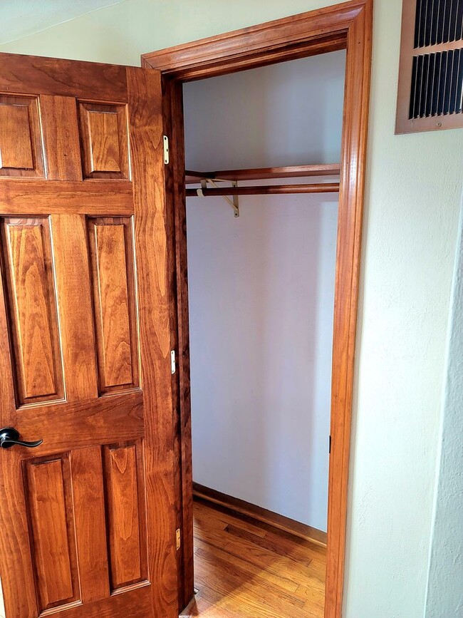 Building Photo - Charming 4 Bedroom on the North Side of Ma...