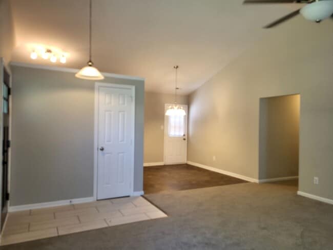 Building Photo - 3 bedroom Ranch