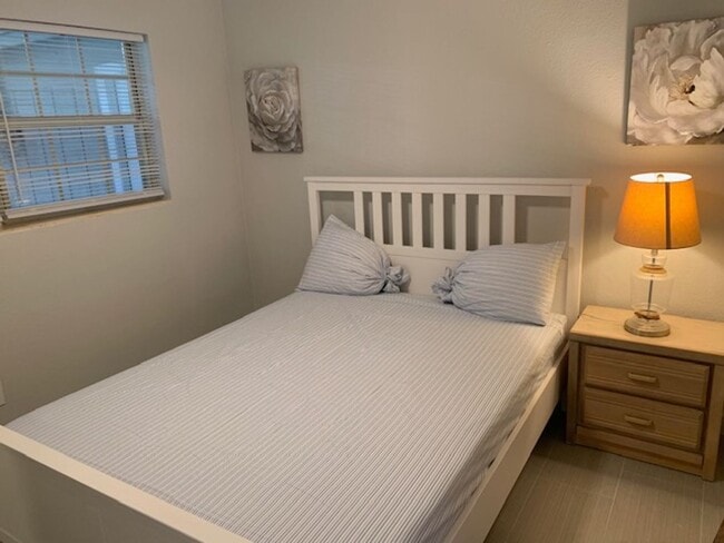 Building Photo - For Rent 4-Bedroom, 2-Bathroom single-family home