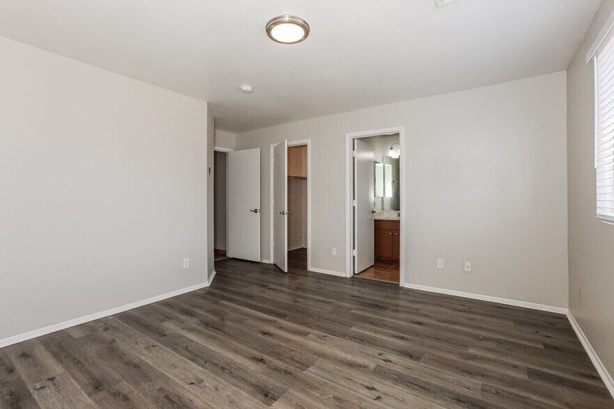 Building Photo - 8515 W Elm St