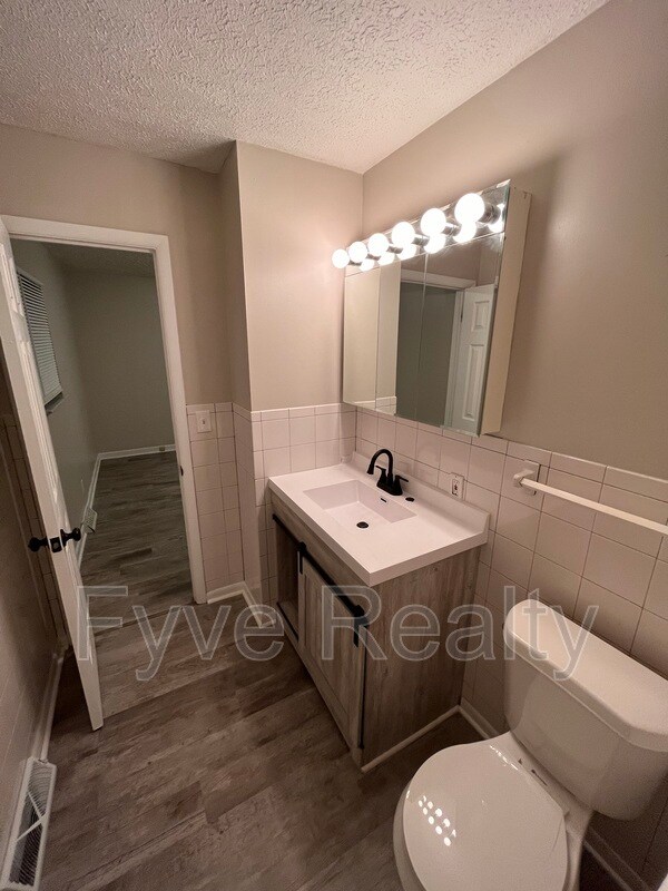Building Photo - 1329 Barcelona Dr
