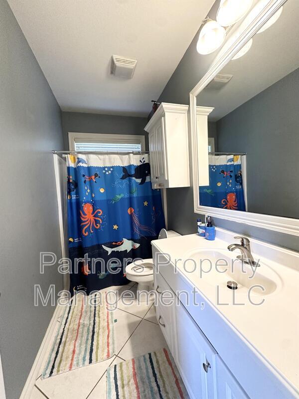 Building Photo - 3750 River Bend Dr