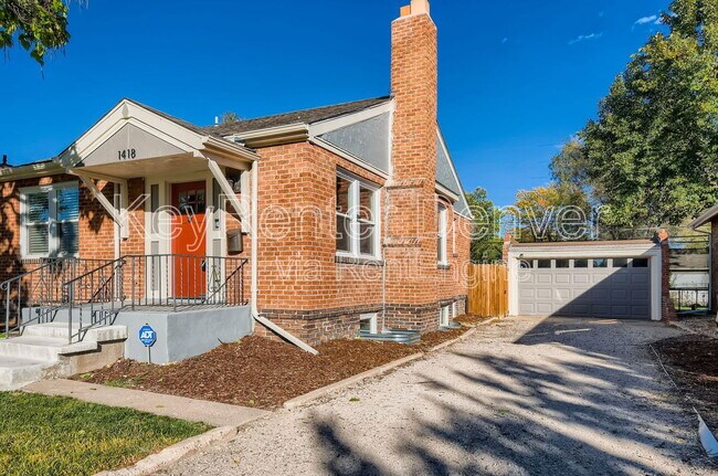 Building Photo - 1418 Roslyn St