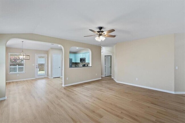 Building Photo - 519 Pinnacle Dr
