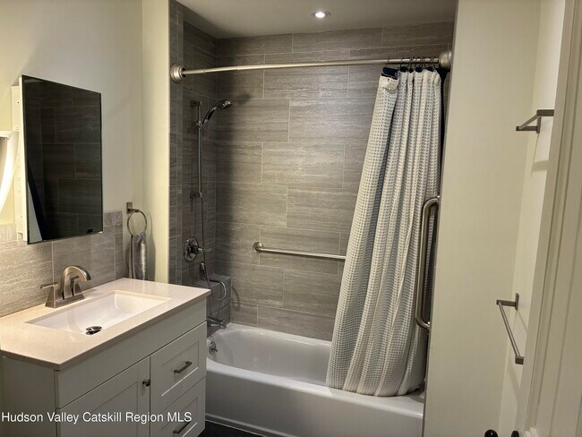 Building Photo - 217 State St