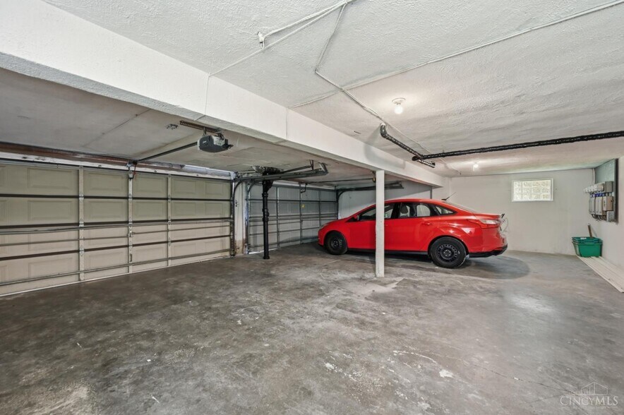 Building Photo - 6155 Ridge Ave