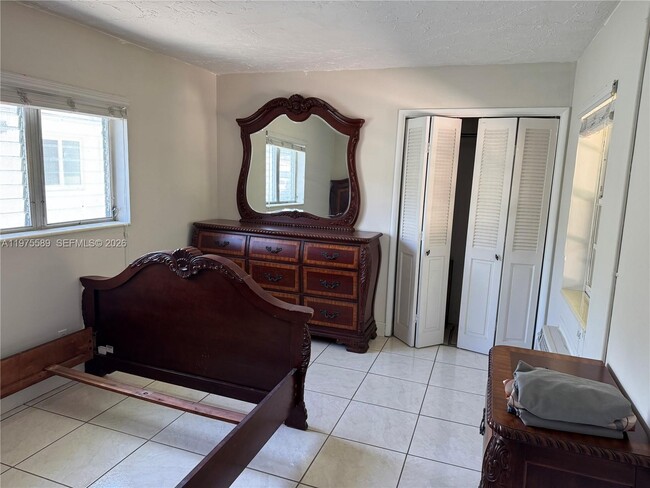 Building Photo - 816 NE 10th St