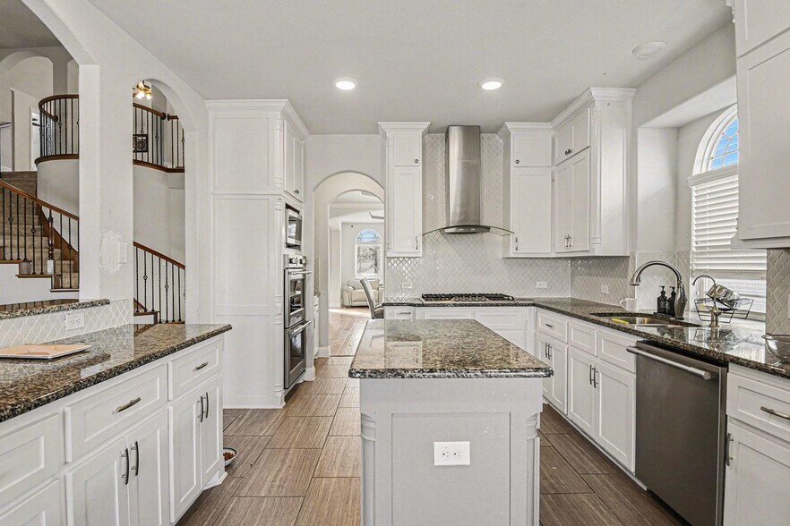 Building Photo - 6116 Cooper Creek St