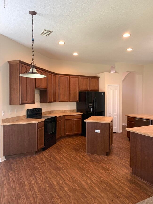 Building Photo - 13115 Tom Morris Dr