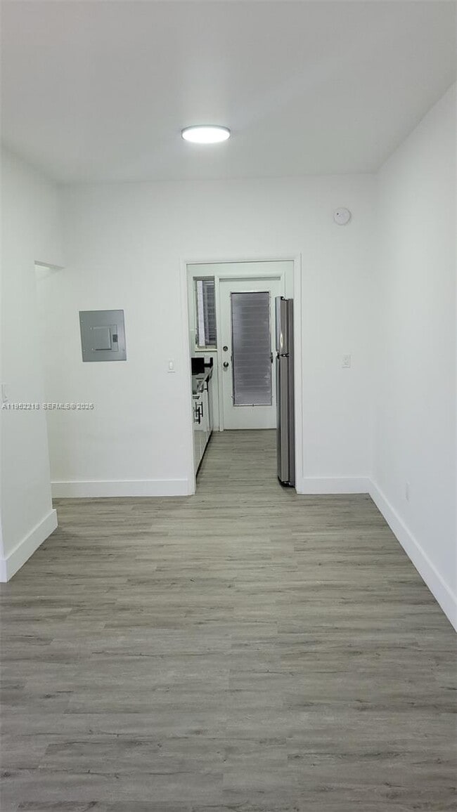 Building Photo - 2101 Normandy Dr