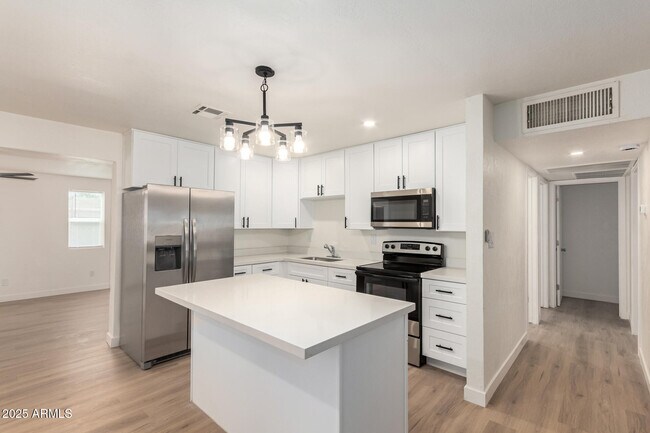 Building Photo - 4013 W Nancy Ln