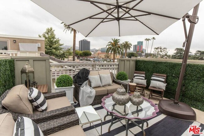 Building Photo - 1245 Wilcox Ave