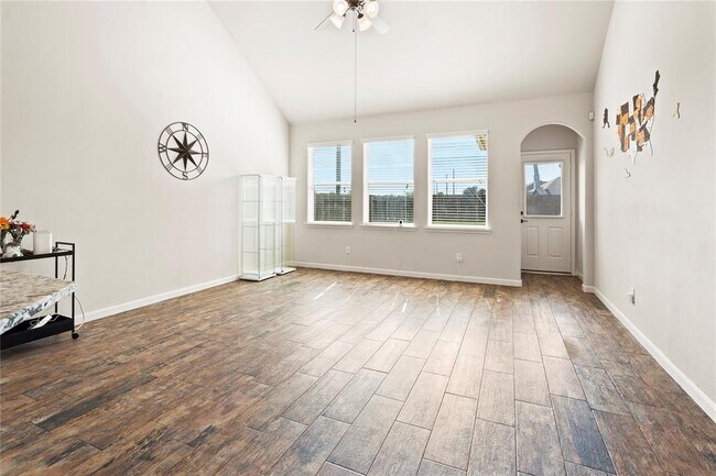 Building Photo - 8243 Mandalay Bay Dr