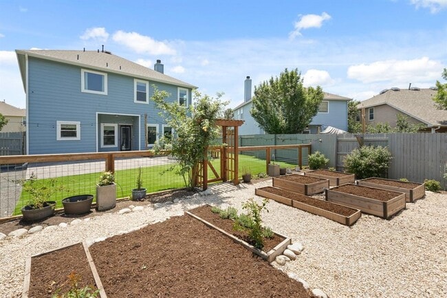 Building Photo - 1121 Boxwood Loop