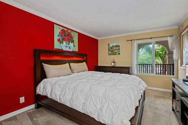 Building Photo - Fully Furnished 1BR/1BA – Top-Floor El Esc...