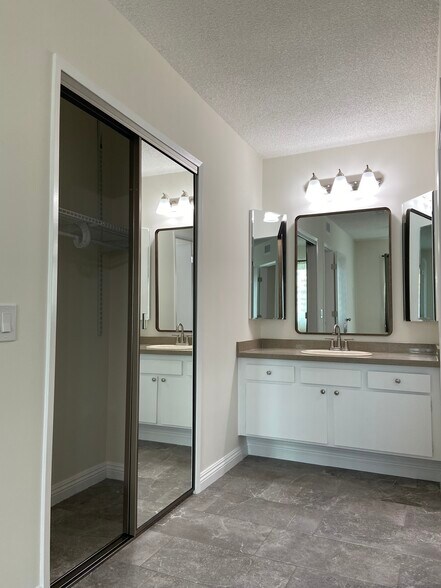 Dressing Area - 1161 W Duarte Rd