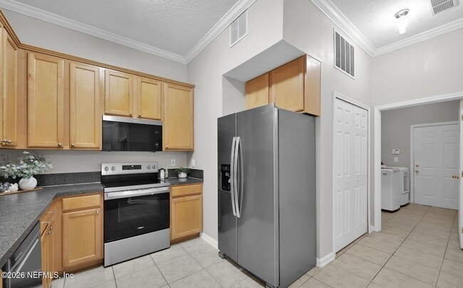 Building Photo - 7047 Deer Lodge Cir