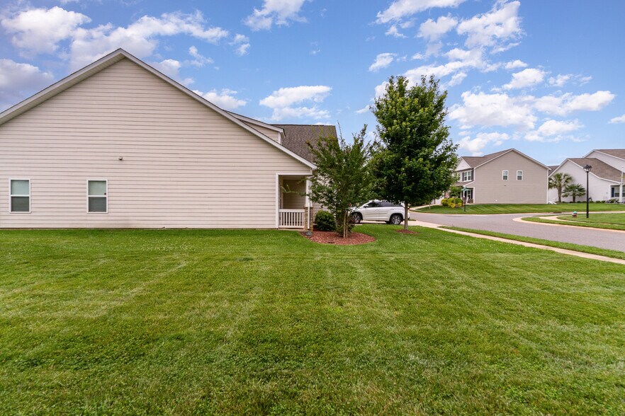 Building Photo - 40163 Crooked Stick Dr