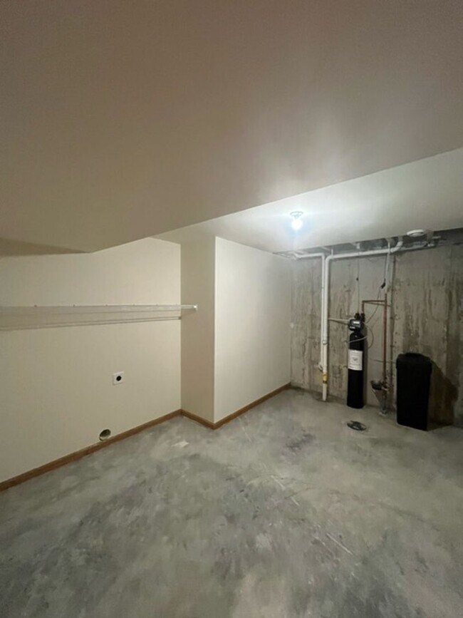 Building Photo - 519