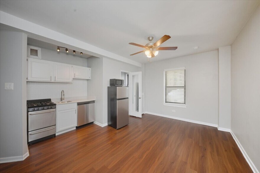 Building Photo - 1140 North LaSalle Dr.