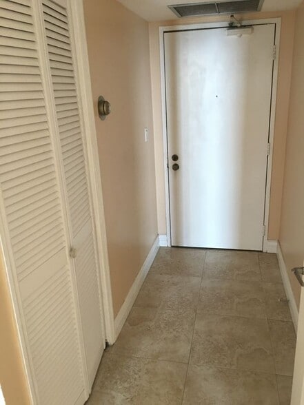 Building Photo - 3031 N Ocean Blvd