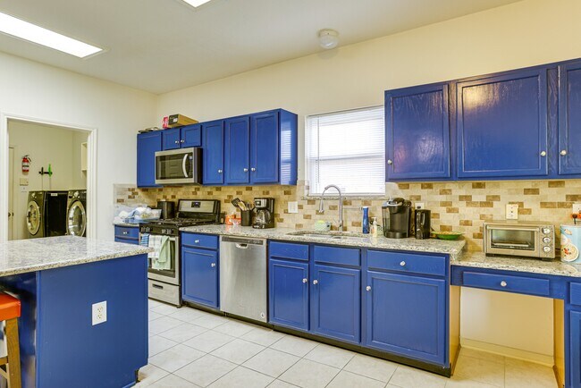 Building Photo - 618 Bending Bough Dr