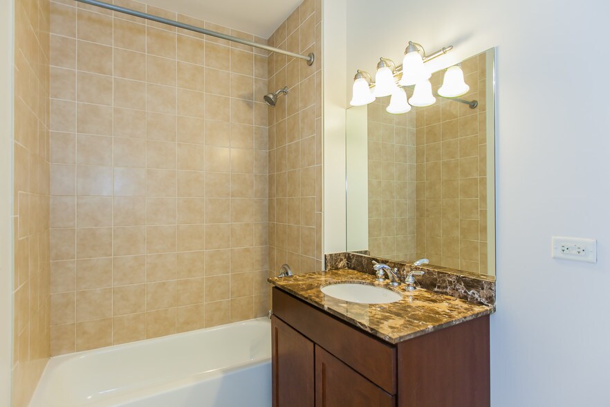 Unit Bathroom - 700 Larrabee N St