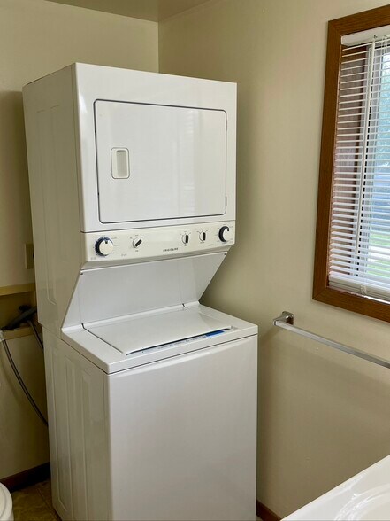 Building Photo - 2065 Emery Ct