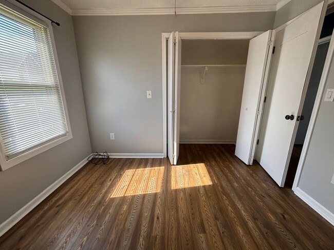 Building Photo - 3615 Ellen Dr