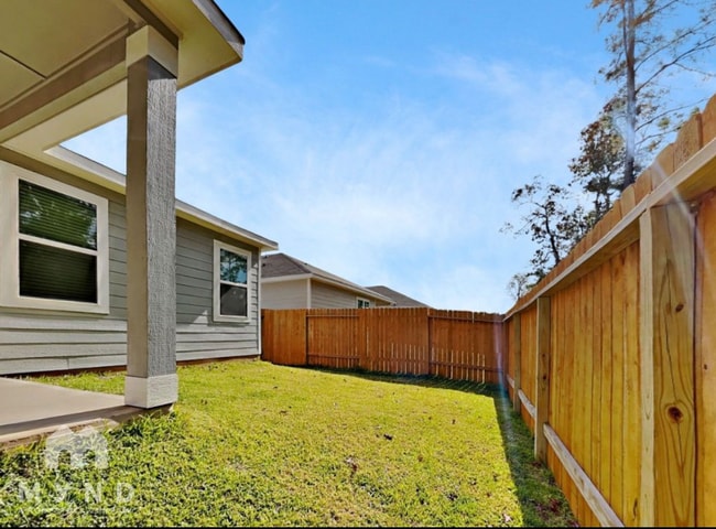 Building Photo - 15419 Maple Ter Dr