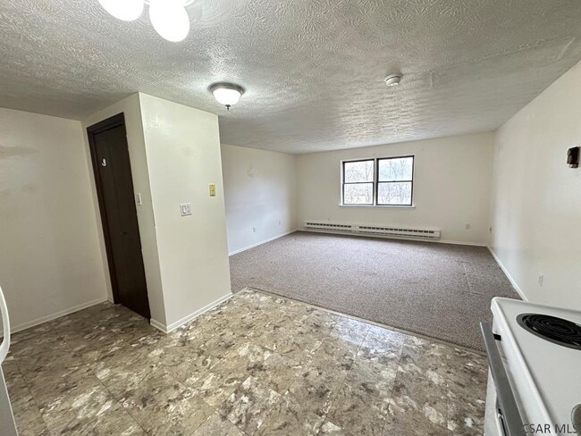 Building Photo - 2008 Forest Hills Dr