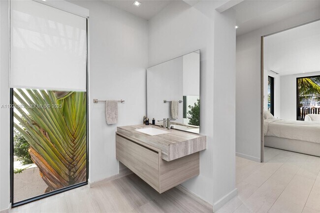 Building Photo - 773 NE 77th Terrace