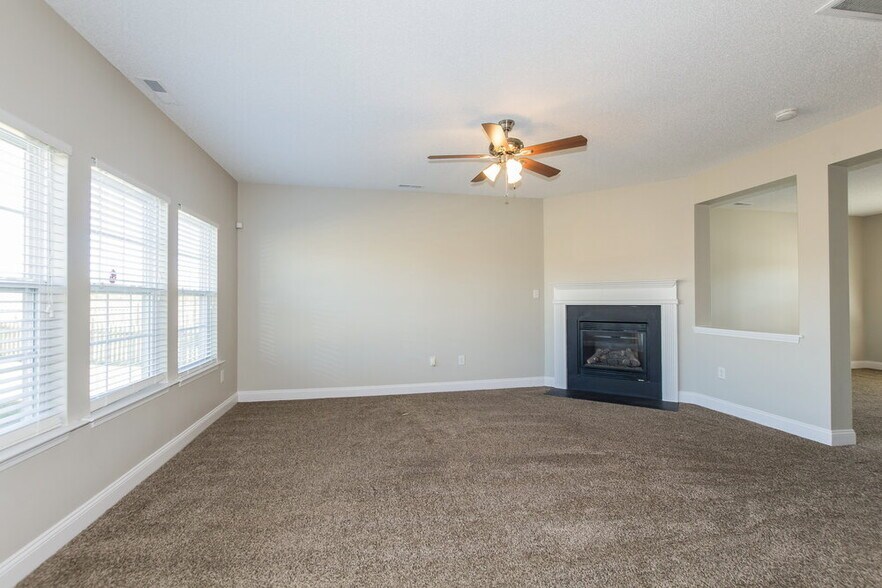 Building Photo - 13669 Coram Pl