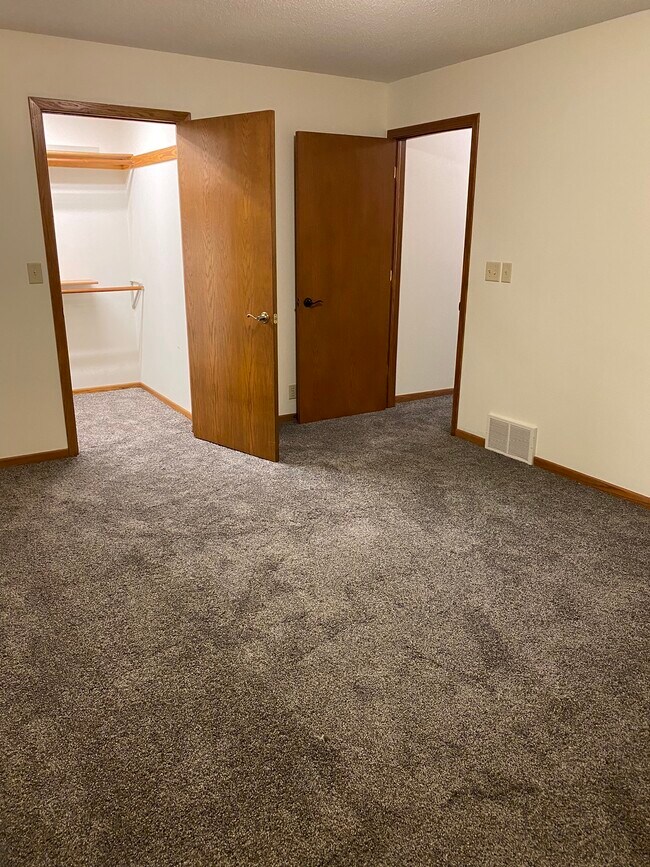 Upper level Bedroom looking inot W.I.C - 1127 Glenn Pl