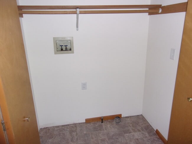 Building Photo - 1252 Lake Charles Ave