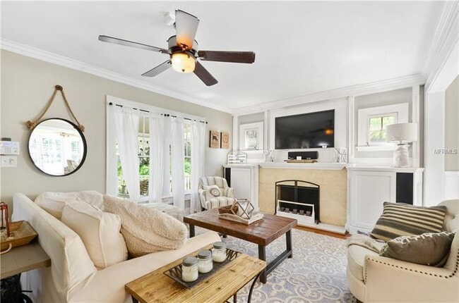 Building Photo - Amazing 4 BR Pool home in the heart of Tho...