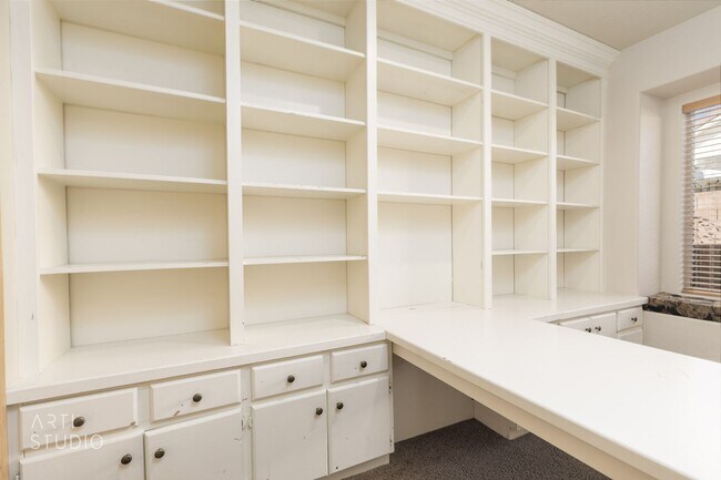 Building Photo - Shadow Mountain 3-Bedroom, 2-Bathroom Home...