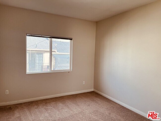 Building Photo - 12375 Osborne Pl